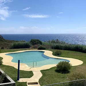 incanto-sul-mare-con-enorme-terrazza-e-piscina.hotelitalianriviera.com/